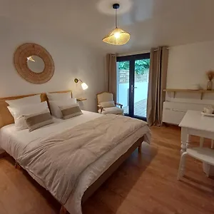 Izeien Azpian Bed and breakfast